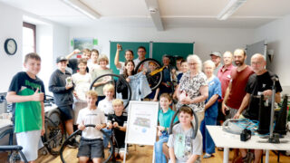 Gymnasiasten reparieren im Rahmen der Projektwoche im St. Ingberter Reparatur-Café