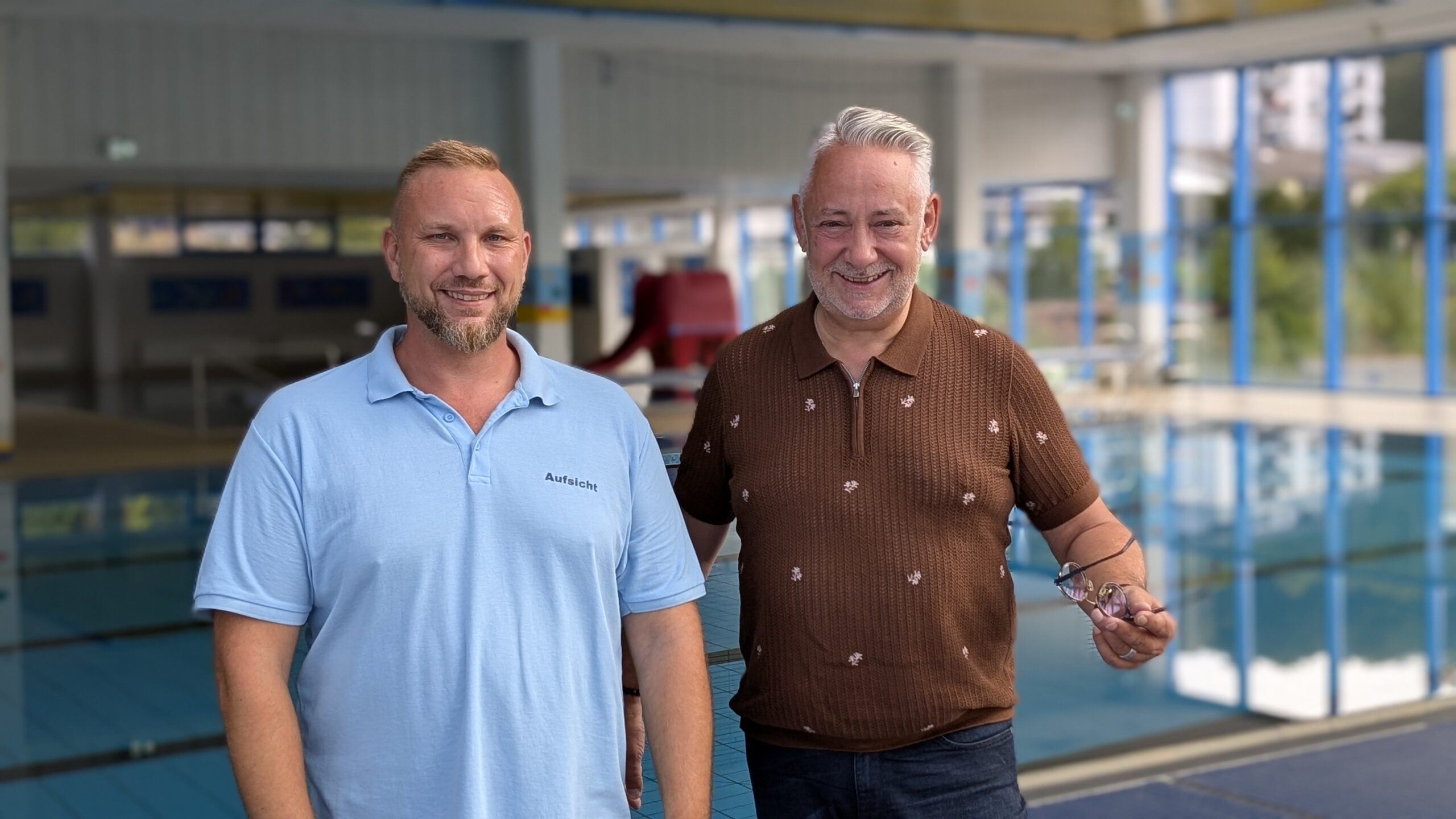 Hallenbad Friedrichsthal öffnet wieder 1 Bürgermeister Jung und Herr Flick vom Bäderbetrieb freuen sich auf Ihren Besuch