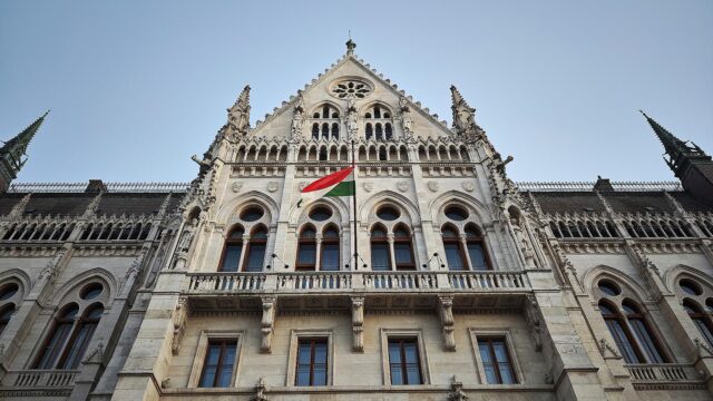Ungarn weist zehn russische Diplomaten aus 4 Ungarns Parlament (Archiv)