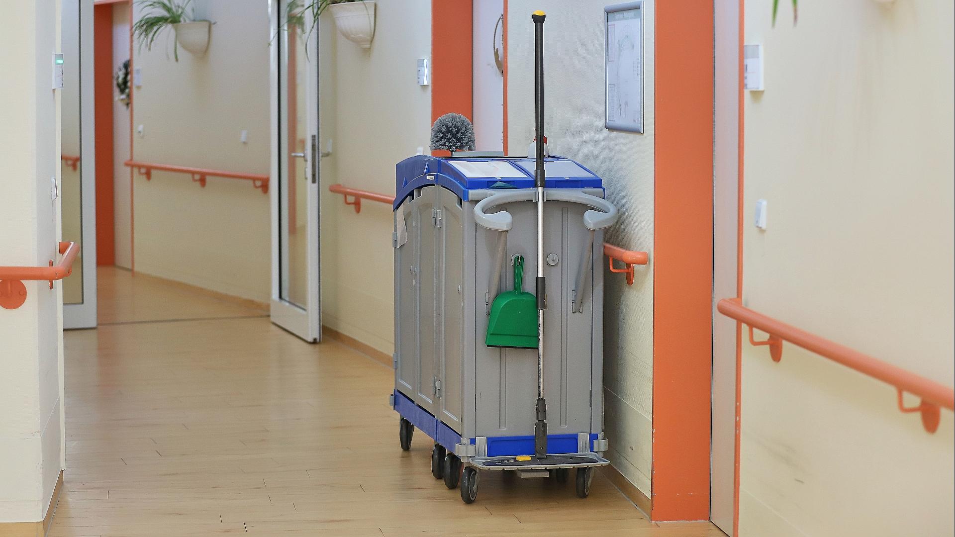 Kabinett berät nach Streit nun doch über Pflegereform 1 Pflegeheim (Archiv)