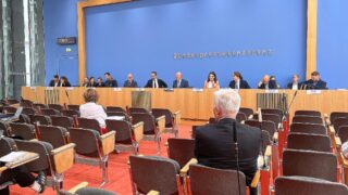 Bundesregierung fordert von Bevölkerung „Vertrauen“