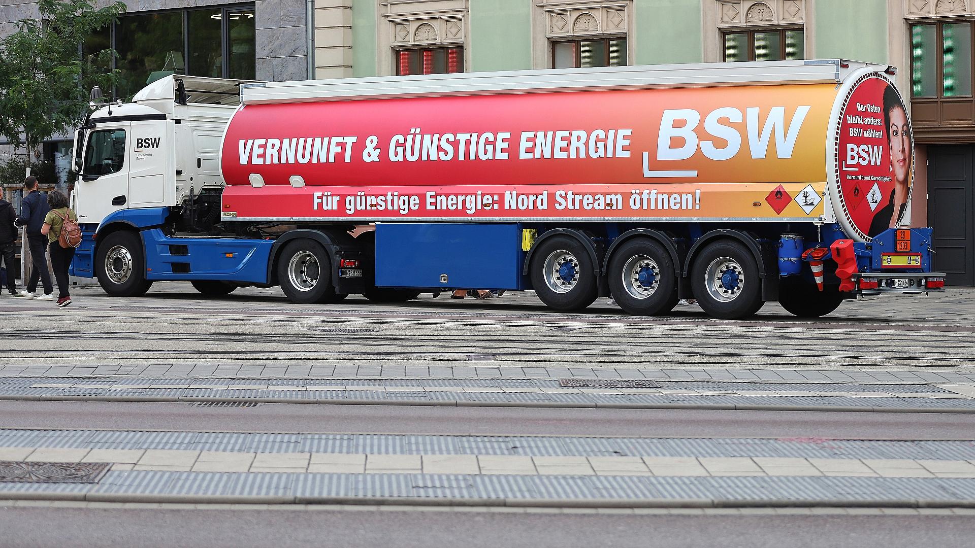 Politbarometer für Sachsen-Anhalt: AfD und BSW legen zu 1 BSW-Wahlkampf-Truck am 03.09.2026
