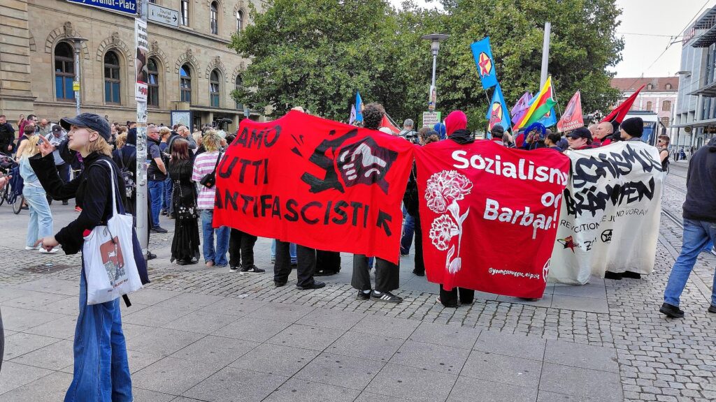 Demo zur Landtagswahl in Sachsen-Anhalt am Magdeburger Hauptbahnhof
