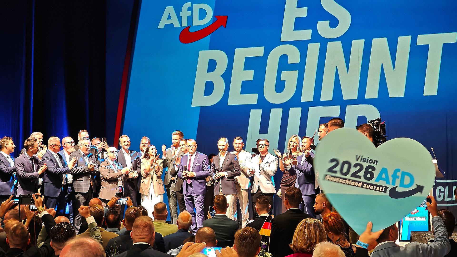 Siegmund will auch einzelnen Abgeordneten "die Hand ausstrecken" 1 AfD-Wahlparty am 06.09.2026