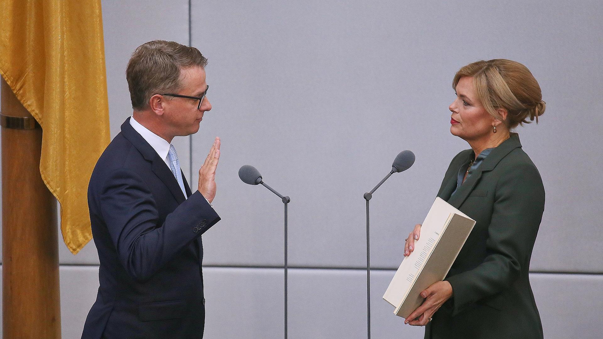 Bilger und Linnemann als Minister vereidigt 1 Carsten Linnemann bei der Eidesleistung am 08.09.2026