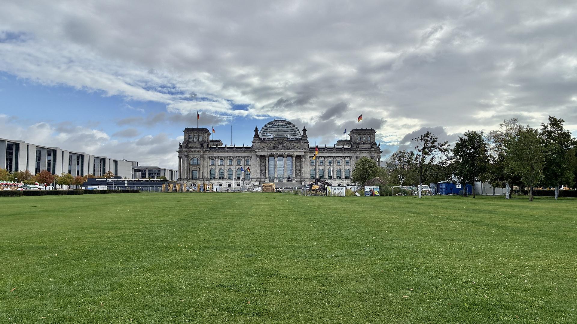 Bundestag führt eigenen KI-Chatbot ein 1 Deutscher Bundestag am 21.09.2026