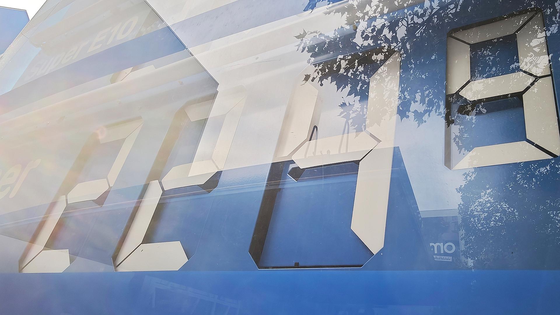 Energiepreise treiben Inflationsrate auf 3,3 Prozent 1 Tankstelle am 30.09.2026