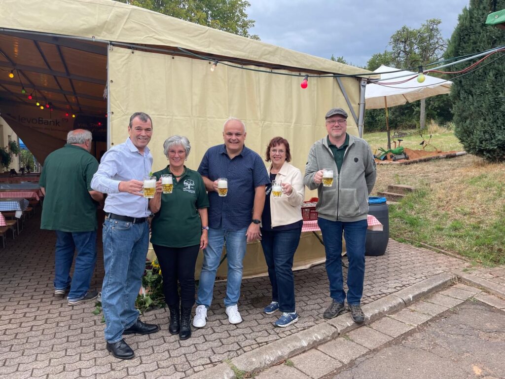Sommerfest des Obst- und Gartenbauvereins Humes am Kelterhaus 1 Aktuelles aus Eppelborn | Bild: Gemeinde Eppelborn Sommerfest des Obst- und Gartenbauvereins Humes