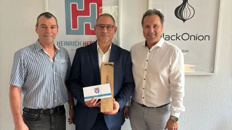 Bürgermeister besucht Solarzaun-Unternehmen BlackOnion 6 Bürgermeister besucht Solarzaun-Unternehmen BlackOnion