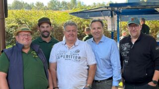 Traktortreffen der Oldie Brummer lockt zahlreiche Besucher nach Macherbach