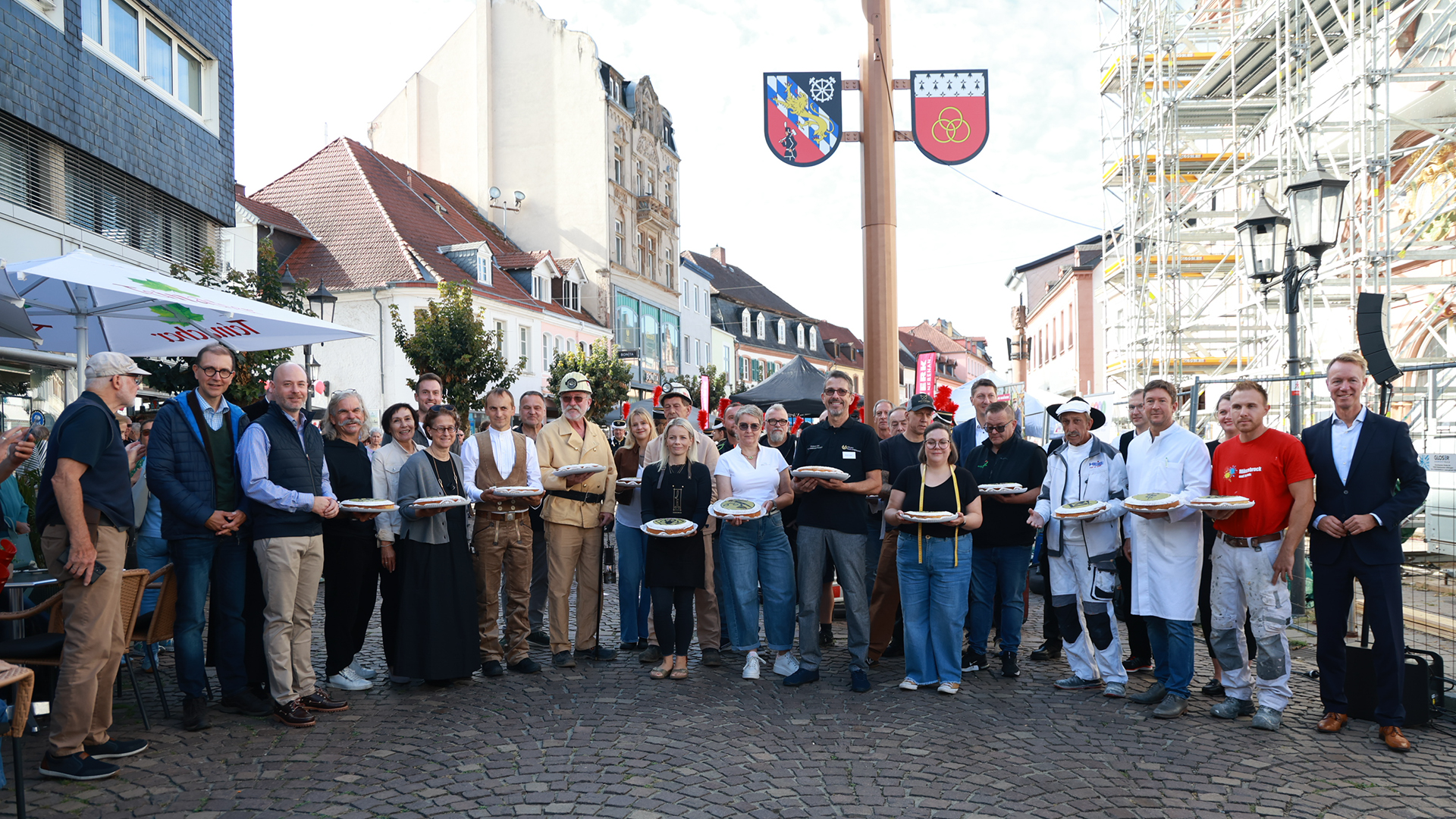 „Baum der Gewerke“ in St. Ingberter Innenstadt eingeweiht 1 Aktuelles aus St. Ingbert | Bild: Stadt St. Ingbert „Baum der Gewerke“ in der St. Ingberter Innenstadt eingeweiht
