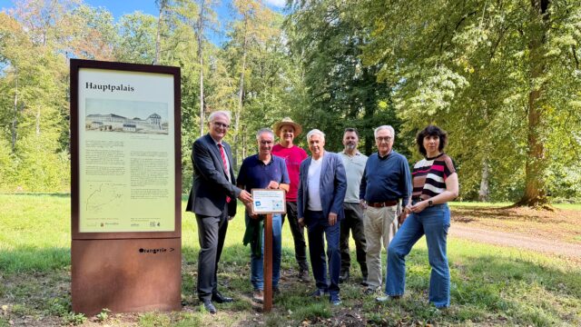Neue SR-Plakette am Karlsberg macht Schlossgeschichte per Smartphone erlebbar 3 Aktuelles aus Homburg Mit dem Smartphone auf Spurensuche am Karlsberg - Neue SR-Plakette macht Geschichte vor Ort erlebbar