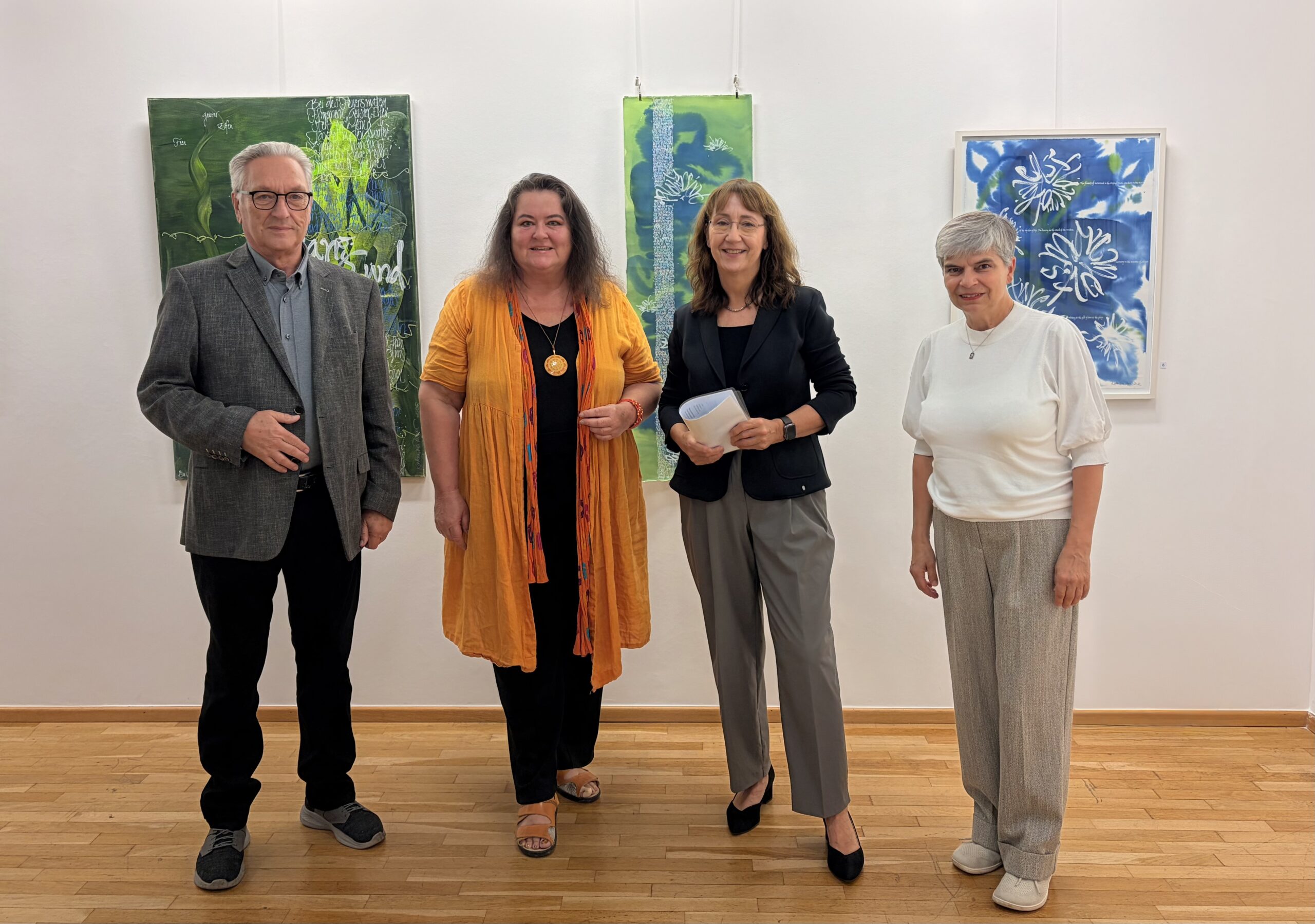 Ausstellung „Federleicht“ im Homburger Saalbau eröffnet 1 Bild: Stadt Homburg Ausstellung „Federleicht – Wenn Gedanken Flügel tragen“ im Homburger Saalbau eröffnet