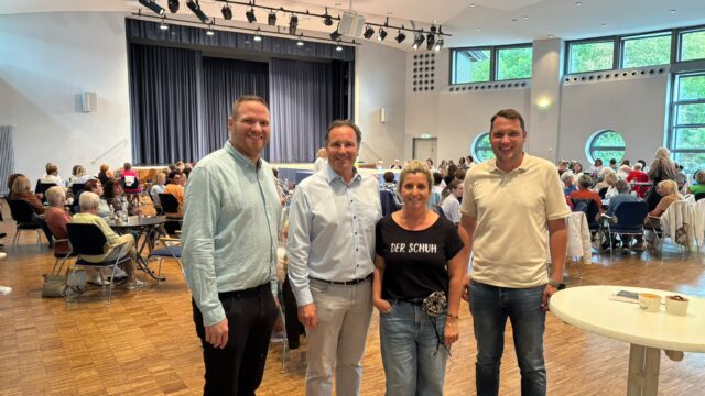 Modenschau von „Der Schuh“ im big Eppel im Rahmen des Heimatshoppens 5 Aktuelles aus Eppelborn Modenschau von „Der Schuh“ begeistert im big Eppel