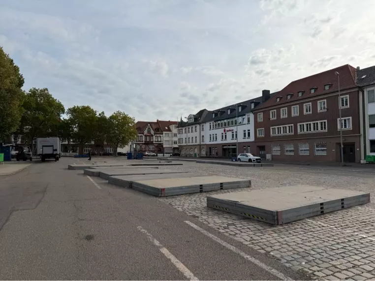 Aufbauarbeiten für Ingobertusmesse in St. Ingbert gestartet 1 Aktuelles aus St. Ingbert | Bild: Stadt St. Ingbert Aufbau der Ingobertusmesse beginnt