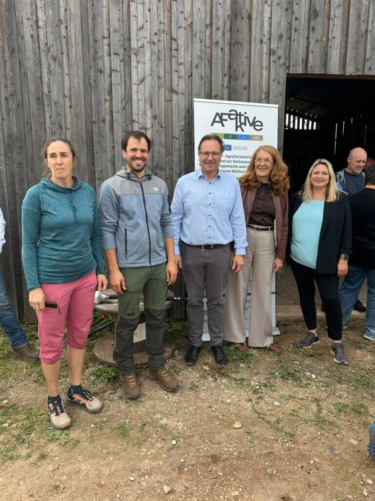 Feldtag zu Agroforstsystemen auf dem Wackenberger Hof in Wiesbach 1 Aktuelles aus Eppelborn | Bild: Gemeinde Eppelborn Feldtag Agroforst am Wackenberger Hof