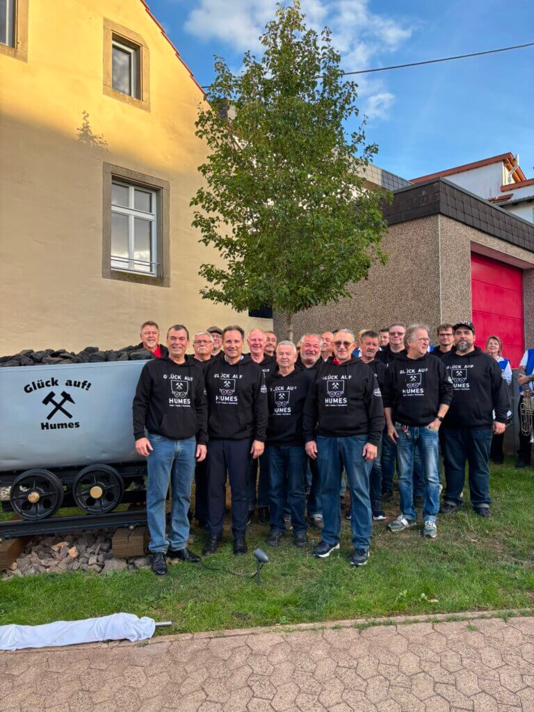 Aktuelles aus Eppelborn | Bild: Gemeinde Eppelborn Bergbaulore hat neuen Platz am Haus Rech gefunden