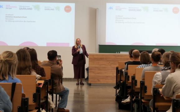 Aktuelles vom Ministerium für Bildung Fachlicher Austausch zwischen Wissenschaft und Praxis