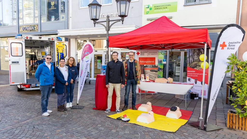Aktionstag zur Wiederbelebung: St. Ingberter üben Herzdruckmassage in der Fußgängerzone 1 Aktuelles aus St. Ingbert | Bild: Stadt St. Ingbert Wiederbelebung kann jeder: Aktionstag in der St. Ingberter Fußgängerzone