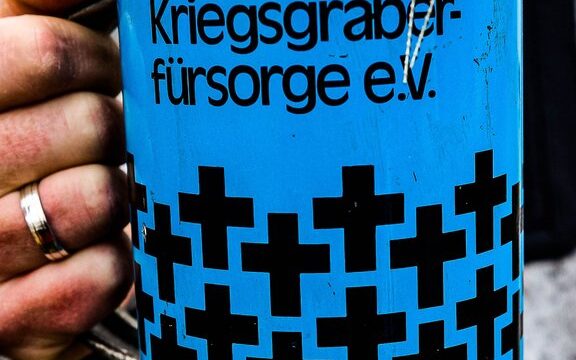 Volksbund sammelt im Saarland Spenden an Haustüren und öffentlichen Plätzen 2 Bild: Stadt Friedrichsthal image-5013