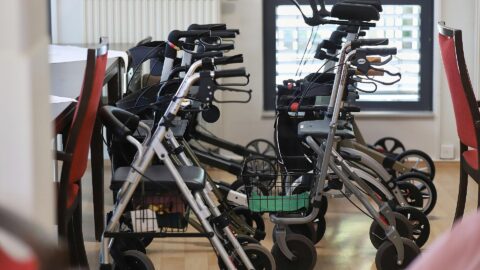 Mehrheit der Deutschen für Pflegedeckel von 1.500 Euro