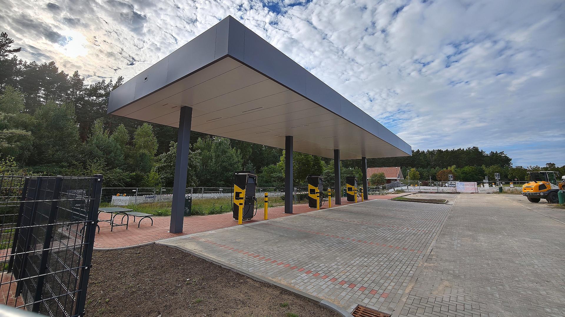 Neue Ladesäulen für Elektroautos an Autobahnen geplant 1 E-Ladesäulen der Autobahn GmbH (Archiv)