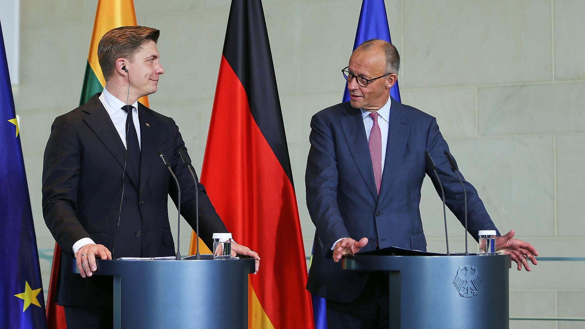 Deutschland und Litauen wollen militärische Kooperation stärken 1 Mindaugas Sinkevicius und Friedrich Merz am 05.10.2026