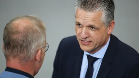 Koalition sieht Demokratie vor historischer Bewährungsprobe