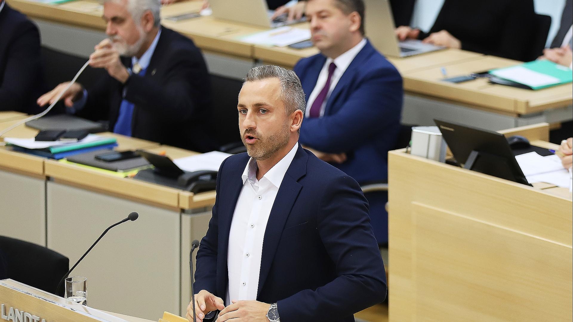 Landtag Sachsen-Anhalt stimmt für AfD-BSW-Antrag zu Ukraine-Krieg 1 Ulrich Siegmund vor Sven Schulze am 14.10.2026