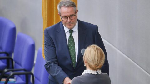 Schweitzer als Arbeitsminister vereidigt