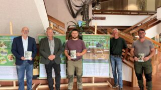 Wanderausstellung zum nachhaltig bewirtschafteten Wald im Homburger Rathaus eröffnet