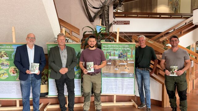 Bild: Stadt Homburg „Der nachhaltig bewirtschaftete Wald“: Wanderausstellung im Homburger Rathaus eröffnet
