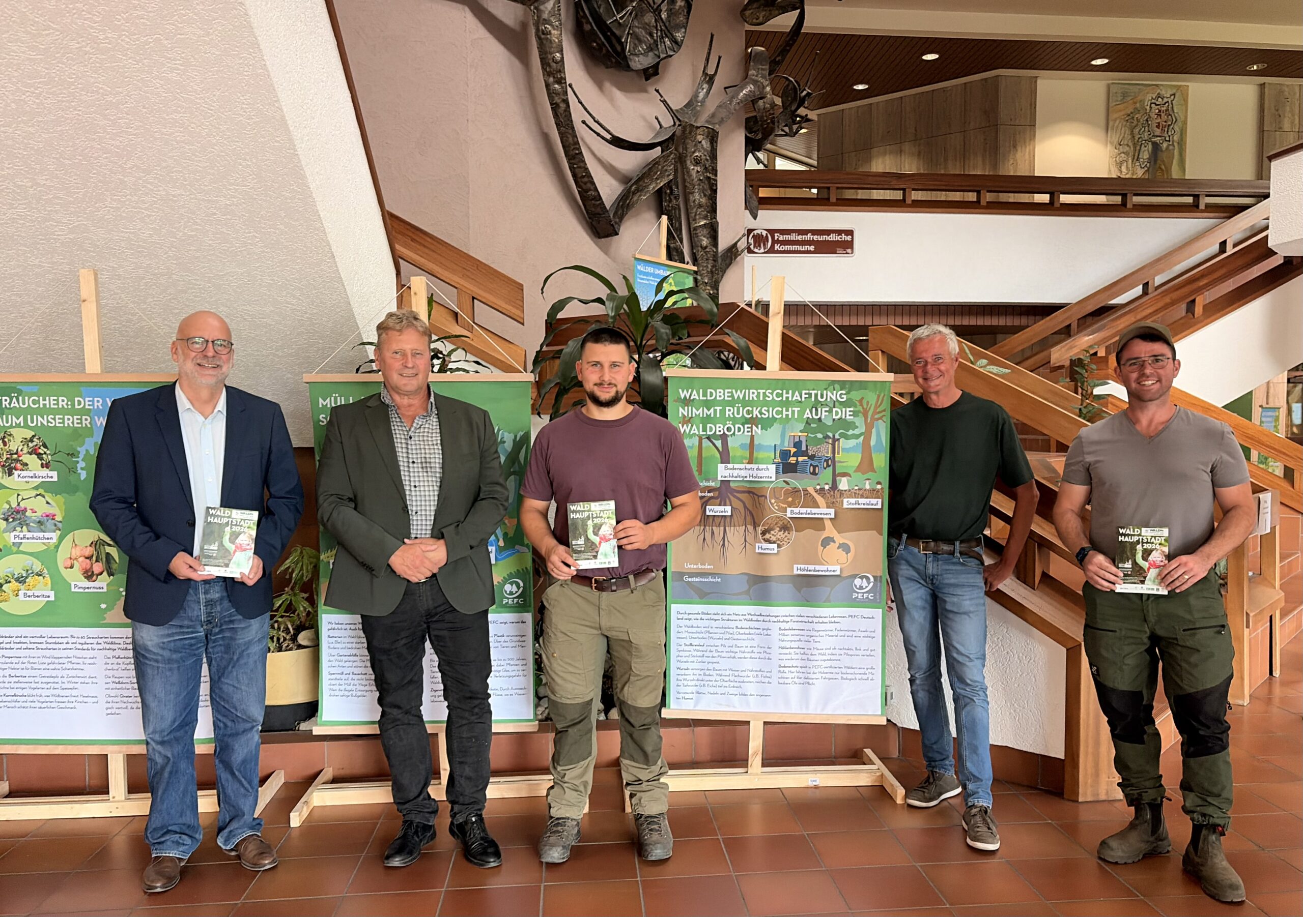 Bild: Stadt Homburg „Der nachhaltig bewirtschaftete Wald“: Wanderausstellung im Homburger Rathaus eröffnet