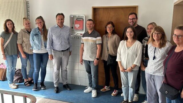 Aktuelles aus Eppelborn | Bild: Gemeinde Eppelborn Alle Hallen der Gemeinde sind nun mit Defibrillatoren ausgestattet