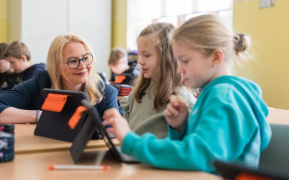 Expertennetzwerk erarbeitet Empfehlungen zu KI in Prüfungen im Saarland 1 Aktuelles vom Ministerium für Bildung Expertennetzwerk entwickelt Empfehlungen für das Saarland