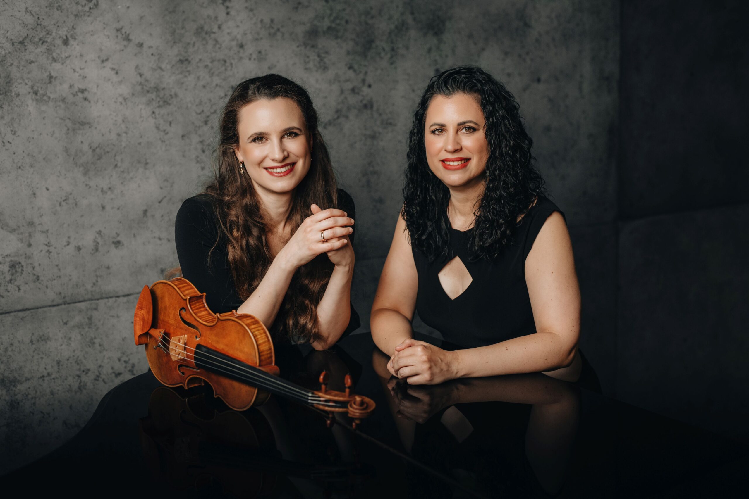 Meisterkonzert im Saalbau: Lea und Esther Birringer spielen "Kindred Spirits 1 Aktuelles aus Homburg Nächstes Meisterkonzert mit Lea und Esther Birringer