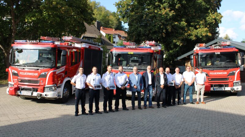 Homburg übergibt drei neue Löschfahrzeuge an Feuerwehr-Löschbezirke 4 Aktuelles aus Homburg OB Michael Forster konnte gemeinsam mit Bürgermeister Manfred Rippel gleich drei neue Löschfahrzeuge übergeben - Zwei Millionen Euro für bessere Ausrüstung und mehr Sicherheit