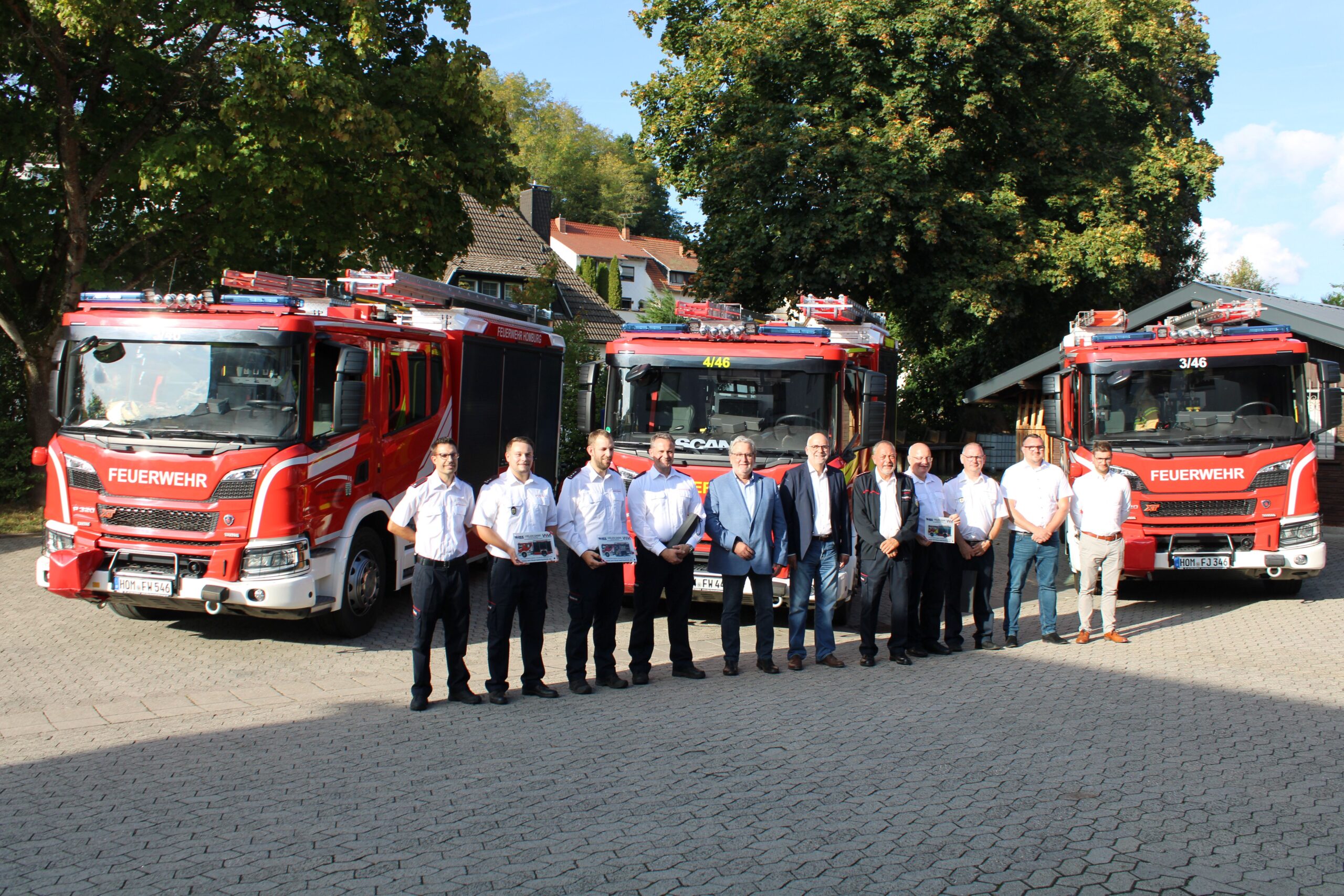 Homburg übergibt drei neue Löschfahrzeuge an Feuerwehr-Löschbezirke 1 Aktuelles aus Homburg OB Michael Forster konnte gemeinsam mit Bürgermeister Manfred Rippel gleich drei neue Löschfahrzeuge übergeben - Zwei Millionen Euro für bessere Ausrüstung und mehr Sicherheit