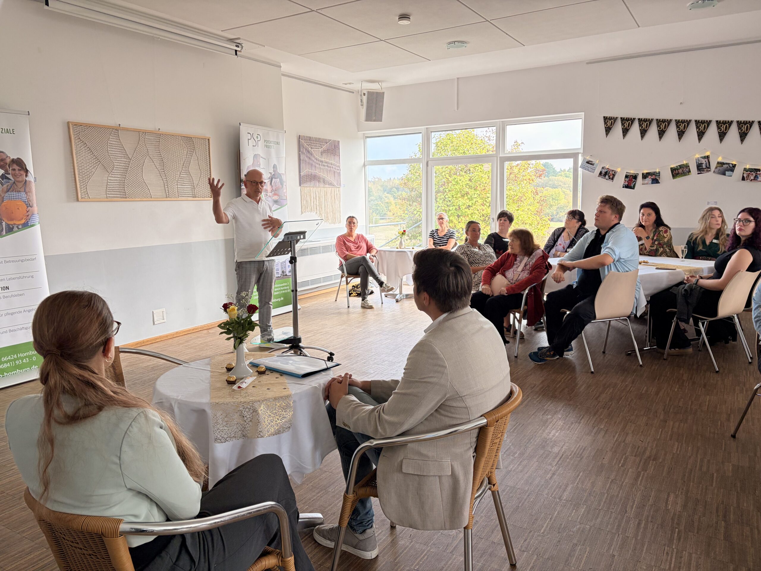 30 Jahre Besondere Wohnform: PSP feiert Jubiläum in Homburg 1 Aktuelles aus Homburg 30 Jahre Besondere Wohnform: PSP blickt auf drei Jahrzehnte Unterstützung und Teilhabe zurück - Beigeordneter Philipp Scheidweiler würdigt die langjährige Arbeit der PSP und die