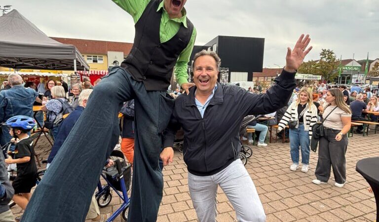 4. Eppelborner MarktGenuss mit verkaufsoffenem Sonntag 5 Aktuelles aus Eppelborn Eppelborner MarktGenuss lockte zahlreiche Besucher nach Eppelborn