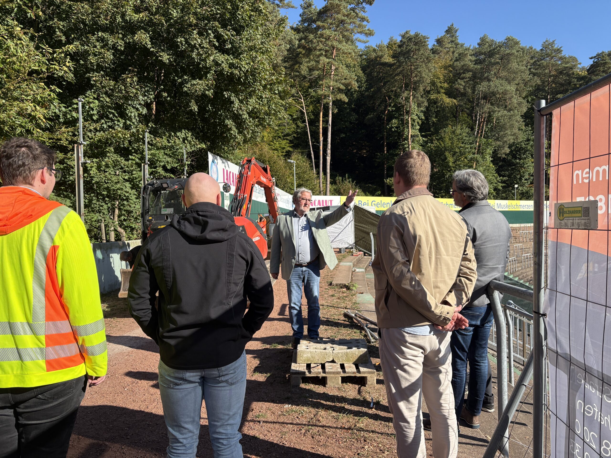 Sanierung des Marathontors im Homburger Waldstadion hat begonnen 1 Aktuelles aus Homburg Bauarbeiten im Bereich des Marathontors im Waldstadion