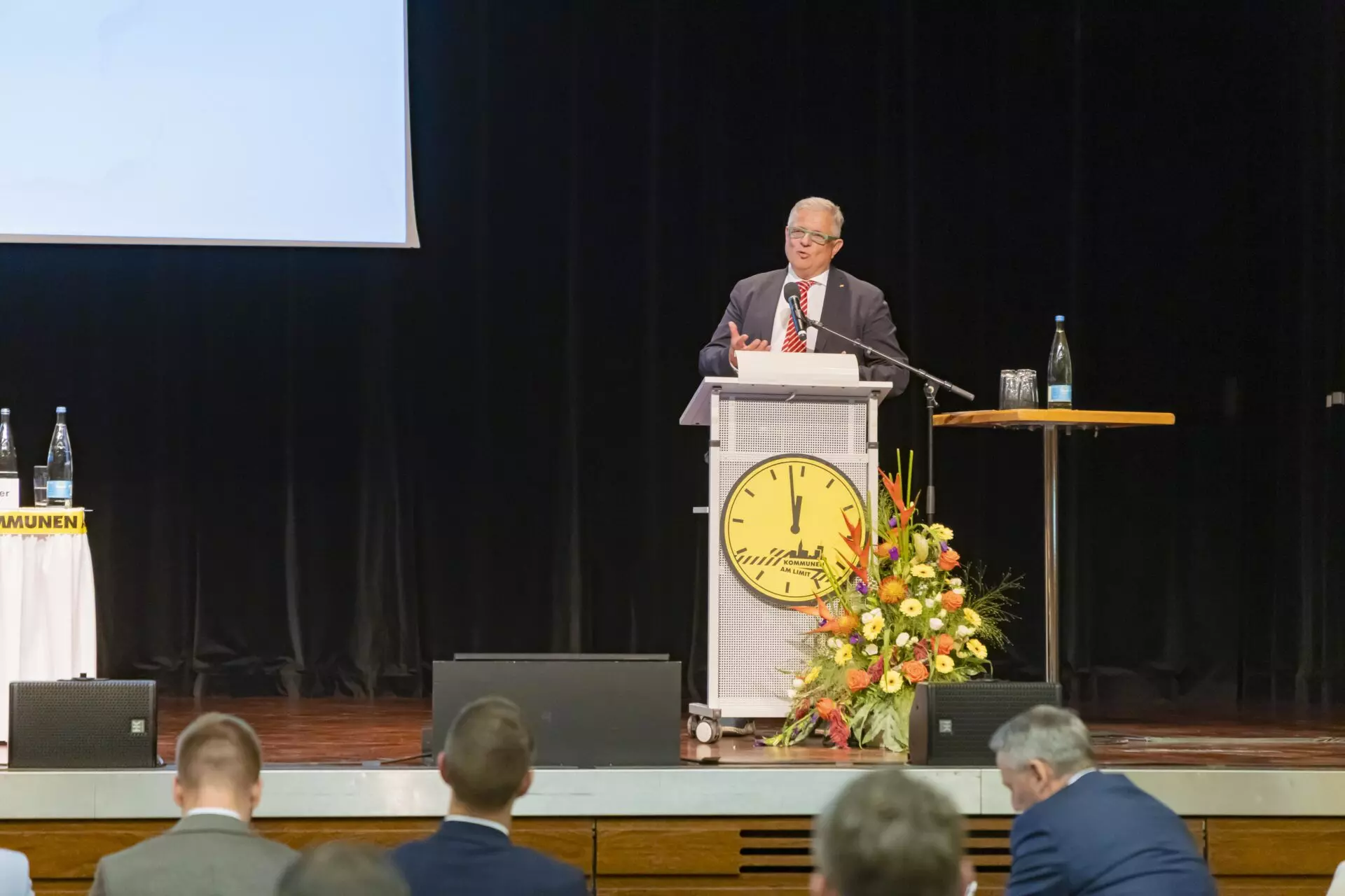 Ex-Verfassungsrichter Huber trägt sich ins Goldene Buch von St. Ingbert ein 1 Aktuelles aus St. Ingbert Bundesverfassungsrichter a.D. Peter Michael Huber trägt sich ins Goldene Buch der Stadt ein