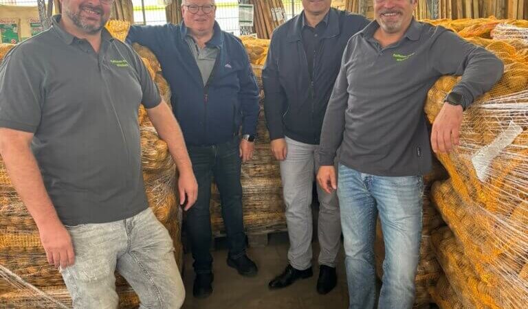41. Kartoffelmarkt in Wiesbach zieht Besucher an 4 Aktuelles aus Eppelborn 41. Kartoffelmarkt lockt viele Besucher nach Wiesbach