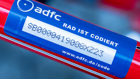 ADFC codiert Fahrräder am verkaufsoffenen Sonntag in Völklingen