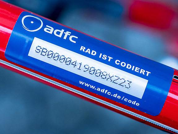 ADFC codiert Fahrräder am verkaufsoffenen Sonntag in Völklingen 5 Aktuelles aus Völklingen ADFC Saar führt Fahrrad-Codierung am verkaufsoffenen Sonntag durch