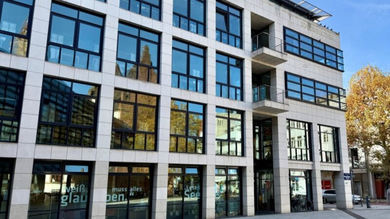 Stadtbibliothek Saarbrücken: Kabarett, Handarbeitstreff und Tag der Bibliotheken in der kommenden Woche 3 Aktuelles aus Saarbrücken Artikeldetail (Presse)