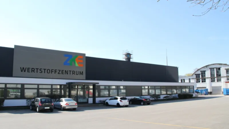 Rundgang durch ZKE-Wertstoffzentrum und Gebrauchtwarenkaufhaus in St. Johann