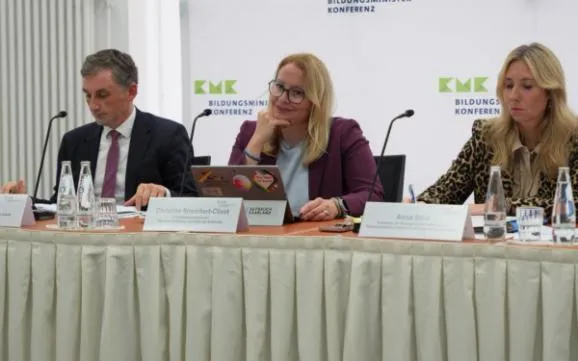 Bildungsministerkonferenz erweitert Kompetenzrahmen um KI-Kompetenzen