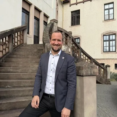 Drei Jahre im Amt: Illingens Bürgermeister Hübgen zieht Bilanz 2 Aktuelles aus Illingen Fr, 16. Oktober 2026Drei Jahre Bürgermeister Andreas Hübgen