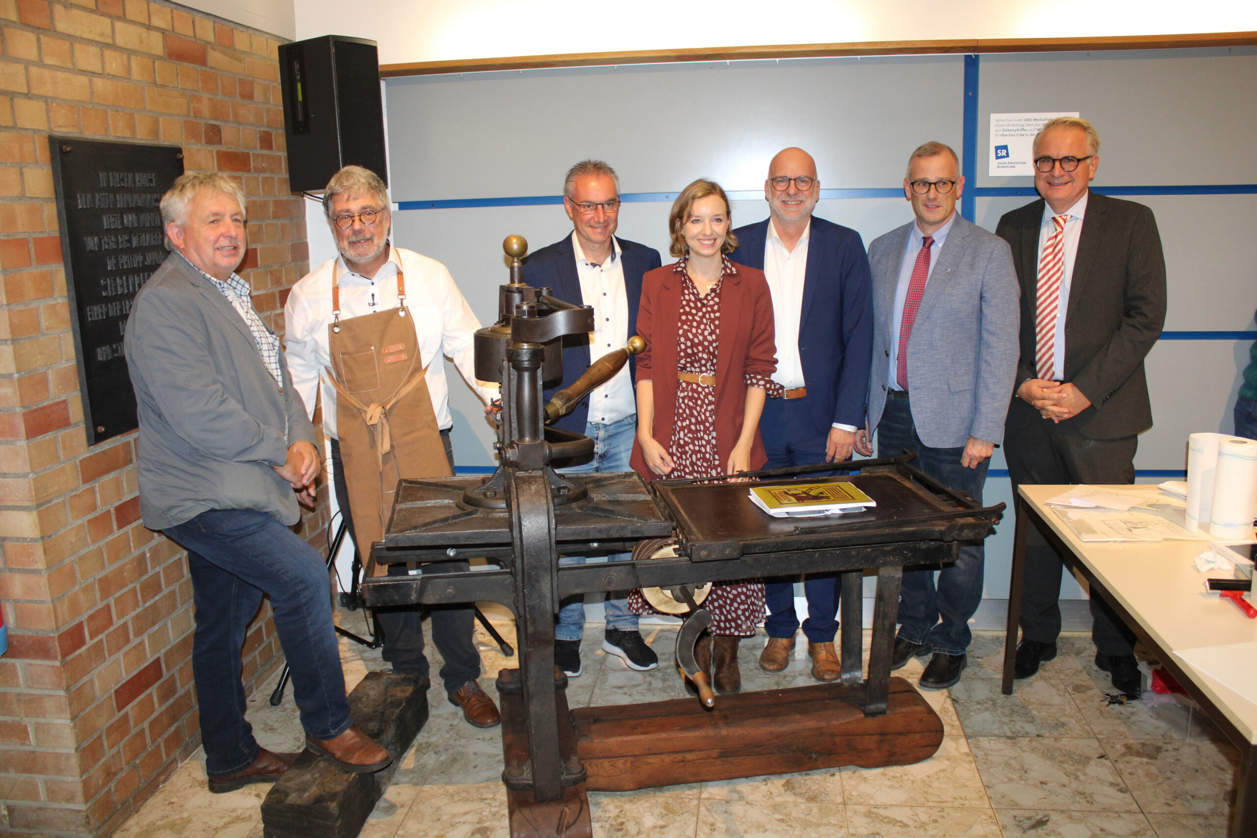 Historische Wirth-Presse im Homburger Siebenpfeifferhaus wieder in Betrieb genommen 1 Aktuelles aus Homburg Rund 200 Jahre alte Druckerpresse wurde im Homburger Siebenpfeifferhaus wieder in Betrieb genommen